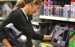 Как отличить оригинальное моторное масло от подделки